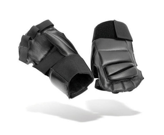 HIGH GEAR® COMBAT GLOVES
